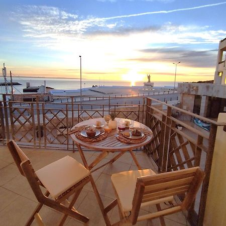Potato Beach Apartment At Beach Front & Sea View 라고스 외부 사진