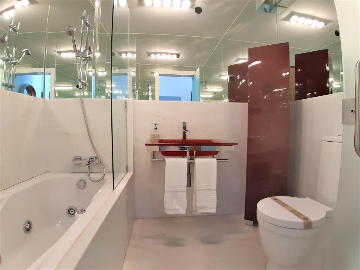 Potato Beach Apartment At Beach Front & Sea View 라고스 외부 사진