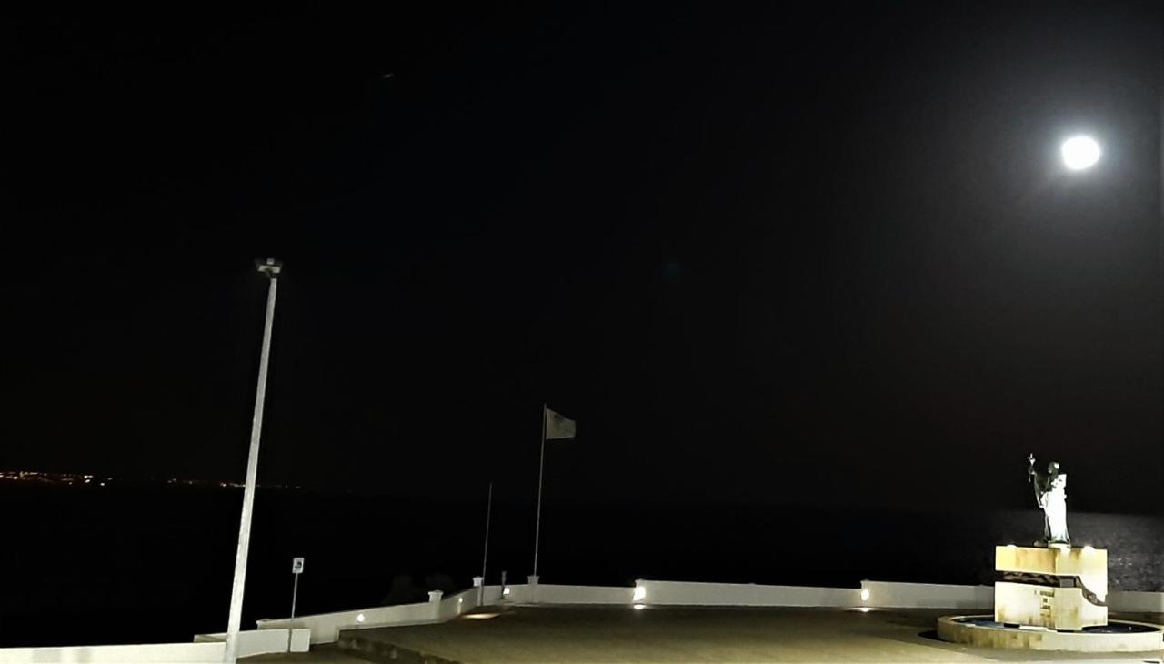 Potato Beach Apartment At Beach Front & Sea View 라고스 외부 사진