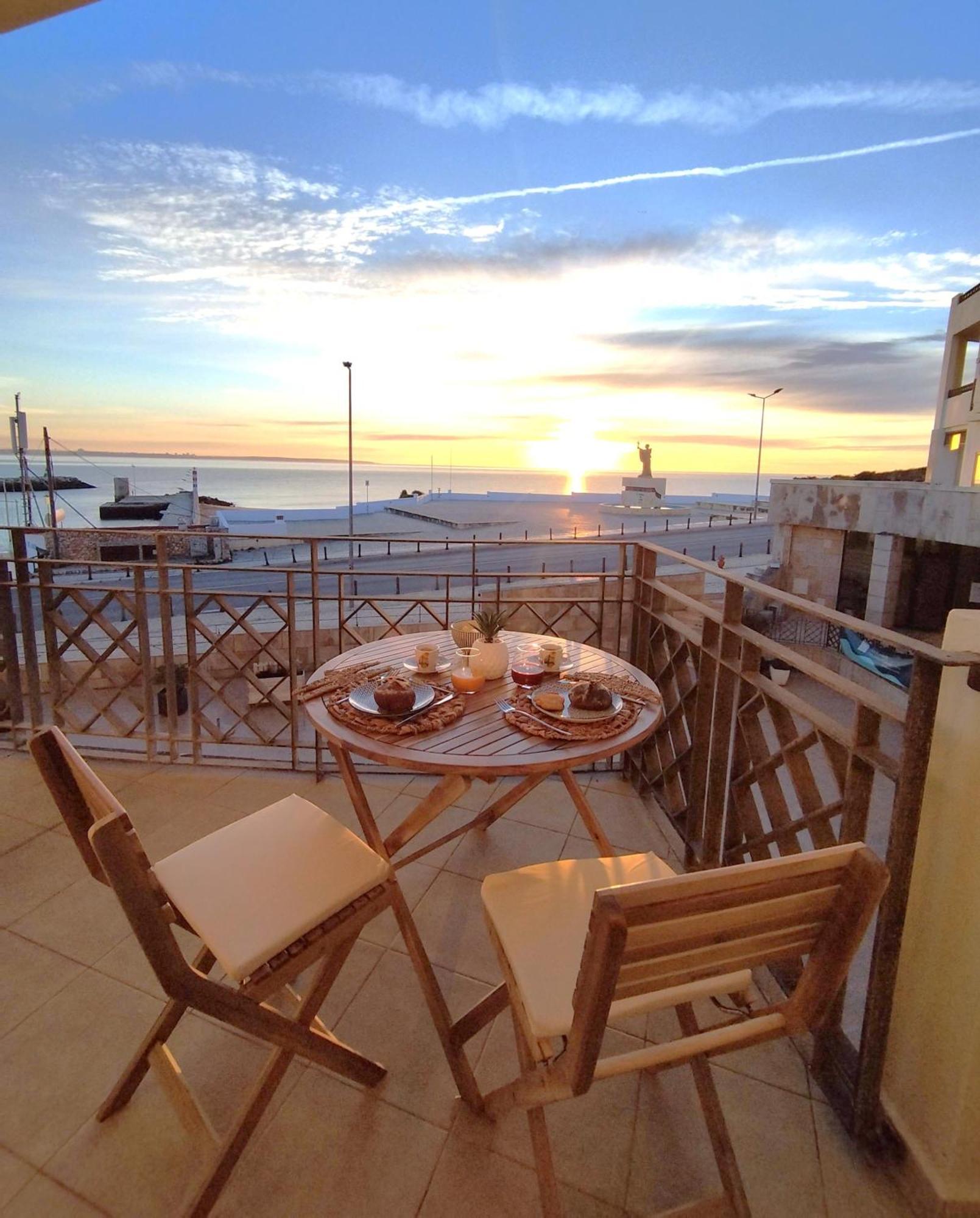 Potato Beach Apartment At Beach Front & Sea View 라고스 외부 사진
